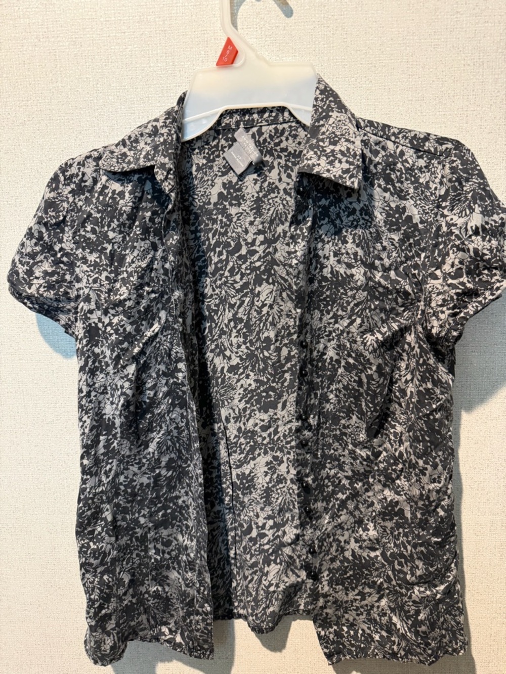 Ann Taylor Black and Grey Short-Sleeve Printed Blouse